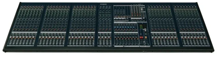 Mixer Yamaha IM8-40 40 canais e recursos avançados de mixagem com fonte Yamaha PW8 Power