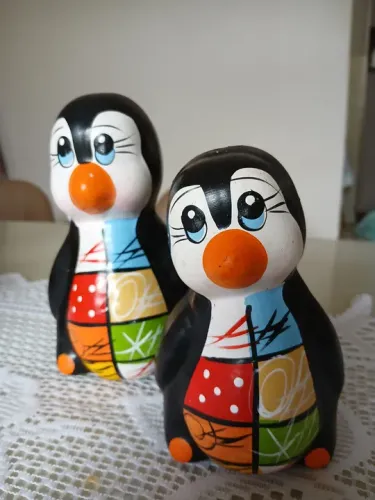 Par de pinguins decorativos
