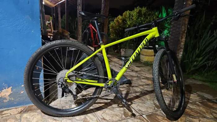 Bicicleta Specialized Rockhopper Aro 29 Deore (com upgrades) SUSPENSÃO AR RAIDON (NOVA)