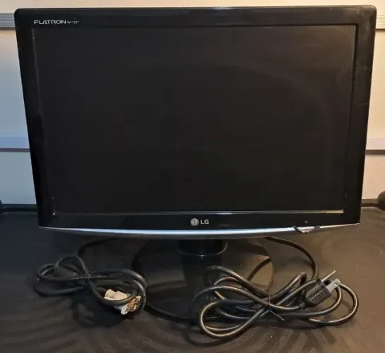 Monitor LG Flatron W1752T (OBS: Mal Contato precisa trocar o Capacitor)