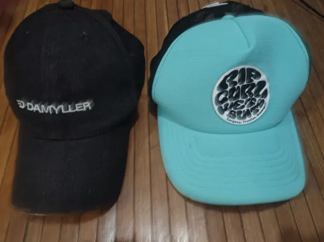 Bonés Damyller e Rip Curl - Estilo e Conforto