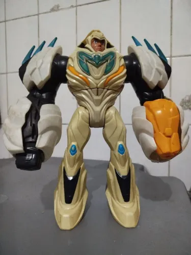 Boneco Max stell