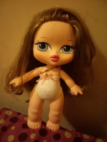 Boneca antiga Bratz grande big babyz Leah cabelos castanhos raridade
