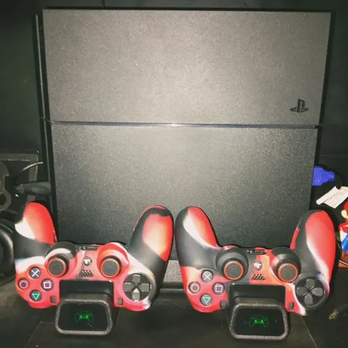 PS4 FAT 500GB 3 JOGOS 3 CONTROLES E VOLANTE