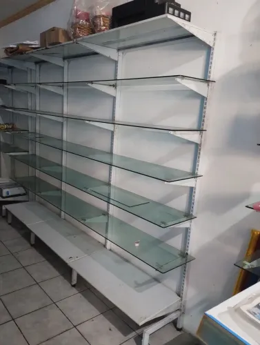 Prateleiras de Vidro para Loja - Expositores e Prateleiras