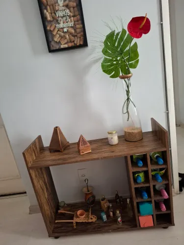 Rack com lugar para colocar vinhos/bebidas  etc MEDINDO:90cm de comp. X 30 cm larg.73 alt