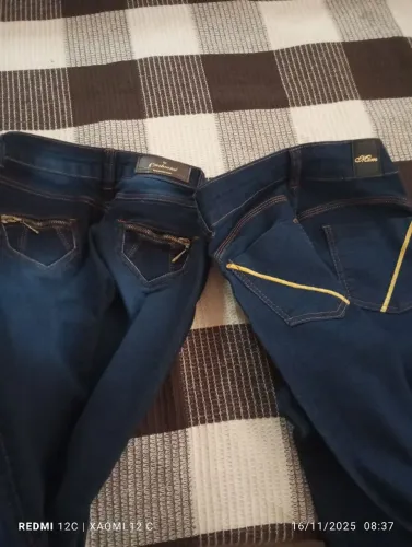 vende duas calças jeans