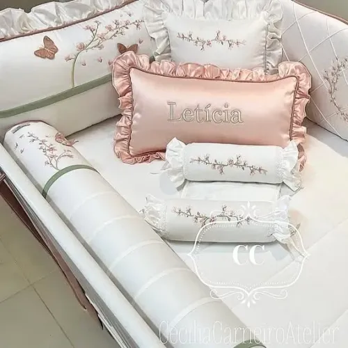 Kit berço completo bordado flores e borboletas + almofada de amamentação 