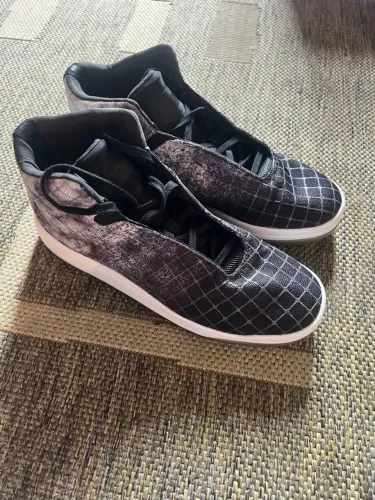 Tenis adidas raro veritas mid