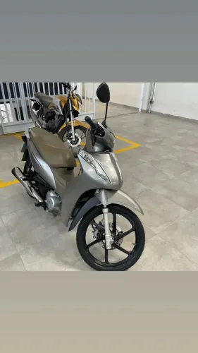 Honda biz 125 2019 cinza, única dona, dois pneus novos, revisada.