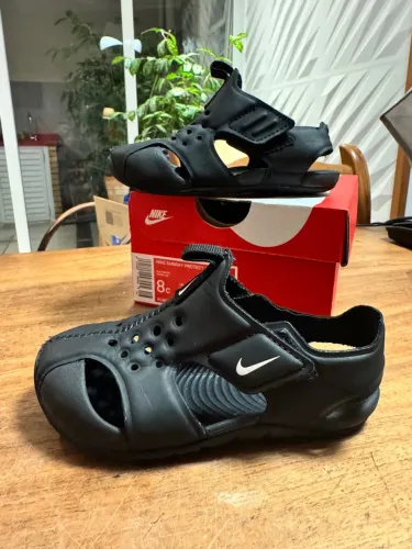 Sandália Nike Sunray Protect 2, cor preta. Tamanho 24. Original com caixa.
