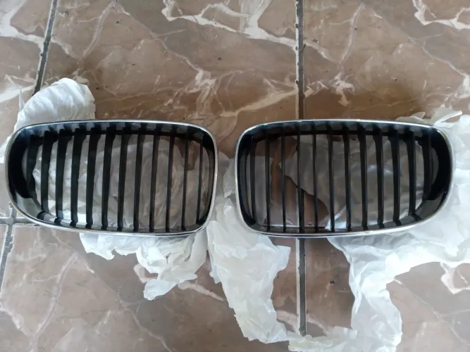 Grade Dianteira Bmw Série 3 E90 (224059-10)(Preço Unitário)