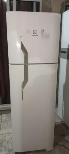 Vendo geladeira funcionando perfeitamente com garantia
