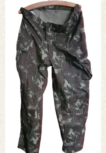 Calça camuflada