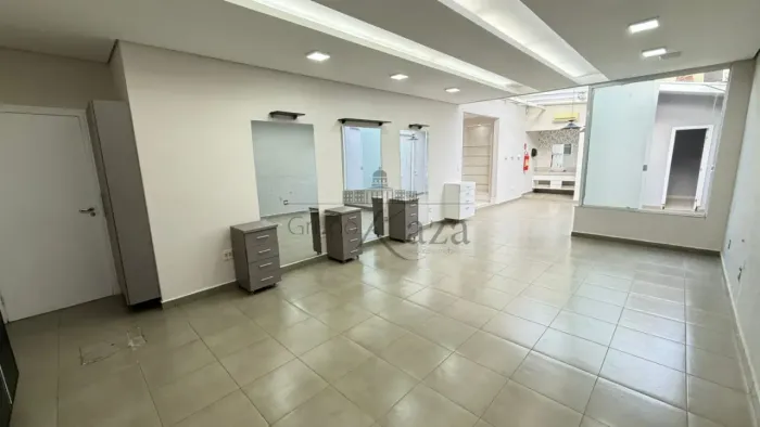 Oportunidade - Casa Comercial - Parque Industrial - 185m²