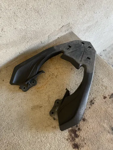Suporte de baú scam p/ Cb Twister 