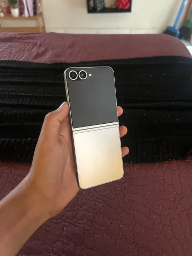 Samsung Galaxy Z Flip6 512GB - Impecável