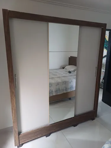 Guarda roupa 3 portas com espelho