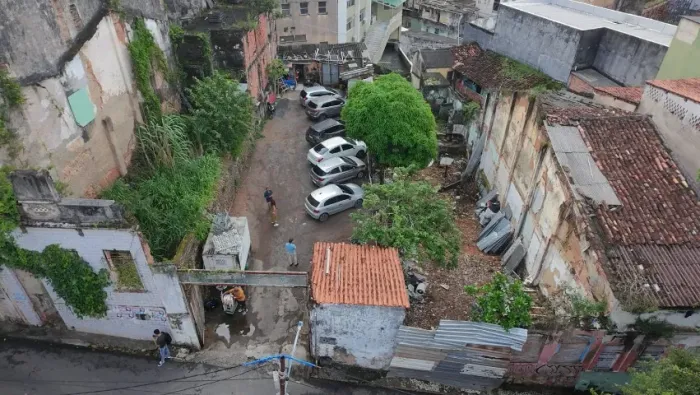 Vende-se terreno ao lado do mosteiro de Sao Bento e Fera Palace Hotel.