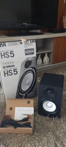Caixa de som ativa HS5 Yamaha pra Studio