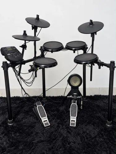 Bateria eletrônica Alesis Nitro