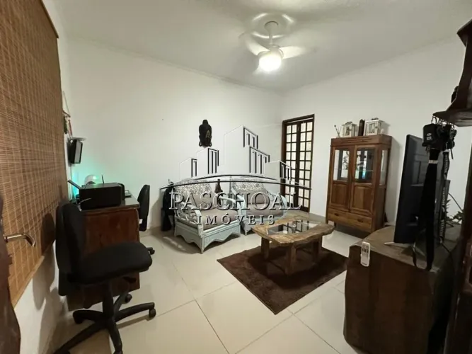 CASA 3 QUARTOS COM 1 SUÍTE, SOLÁRIO E 2 VAGAS NA GUILHERMINA EM PRAIA GRANDE
