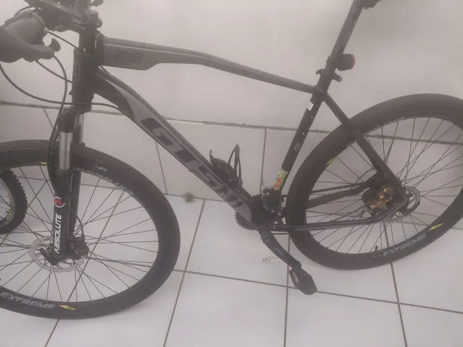 Bicicleta aro 29 com detalhes