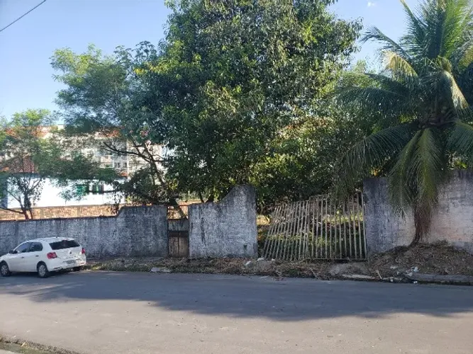 Terreno com 900m² no Parque das Laranjeiras