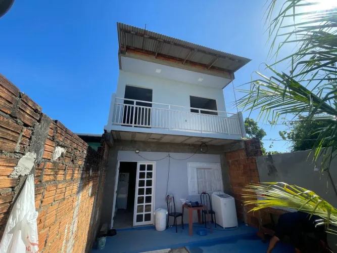 Casa com kitnet e um ponto inacabado