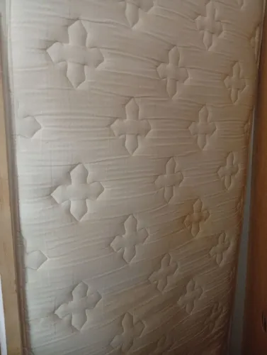 Cama com colchão