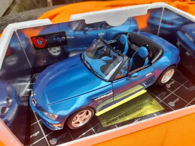 BMW M Roadster (1996) - DieCast Metal Bburago - Azul