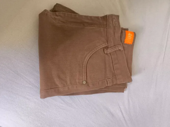 Calça jeans marron tamanho 40 seminova
