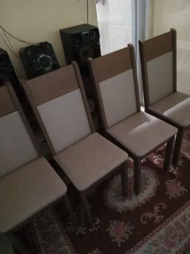 Mesa com 4 cadeiras