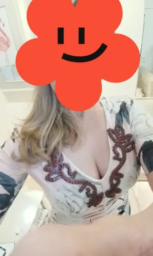 Vestido de festa lança perfume