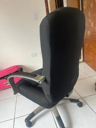 Vendo cadeira para jogos / escritório com excelente conforto,negociável 