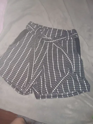 Short envelope listrado preto e branco feminina usada
