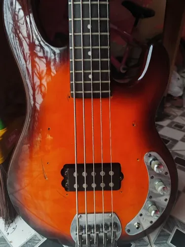 Contrabaixo Hurricane 5 c