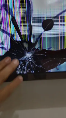 TV 55 polegadas, com a tela quebrada! marca LG