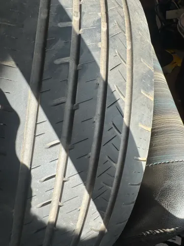 Pneus SUV 225 60 R18. Em bom estado.