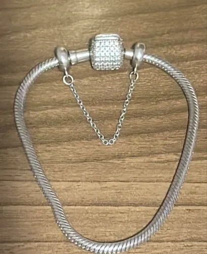 R$: 300. Pulseira Pandora Vivara