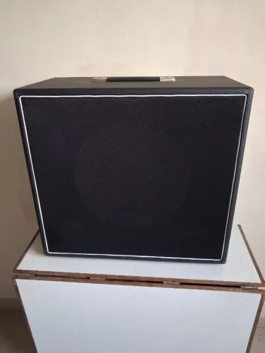 Caixa Gabinete para Baixo 1x15" com Lâ Acústica.