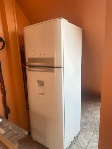 Vendo uma geladeira fost free