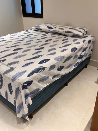 Cama queen - marca Rodrigues (box + colchão)