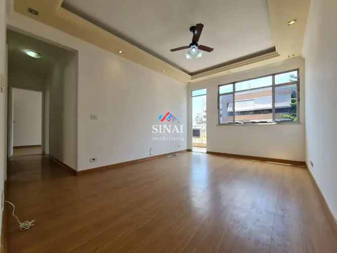 Apartamento com 2 Quartos e Garagem na Vila da Penha