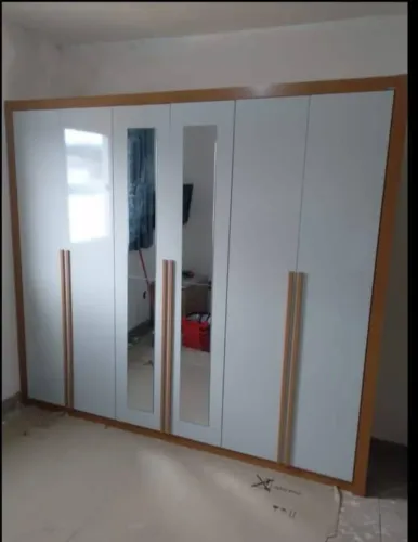 GUARDA ROUPA CHICAGO COM ESPELHO EM OFERTA