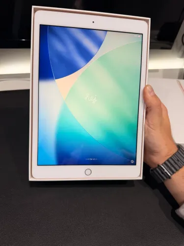iPad 8ª Geração 128GB (Rose Gold) - Impecável na Caixa