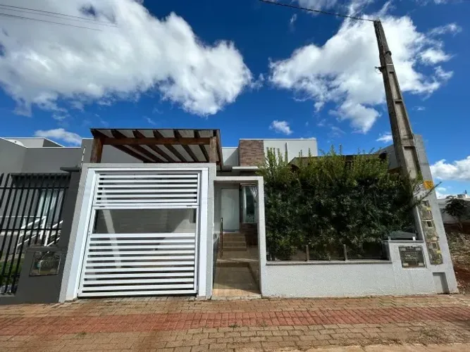 Casa com 02 quartos, pertinho do shopping por R$ 479 mil