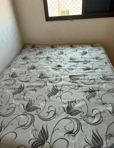 Cama box + colchão queen size usada em bom estado