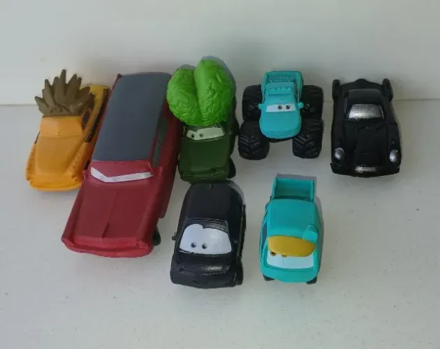LOTE 7 BONECOS MINIATURAS CARROS RANDY MATEO CHIEFTESS DOUG CRANKEL NORIYUKI IVY DISNEY