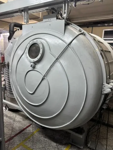 Máquina metalizadora a vácuo